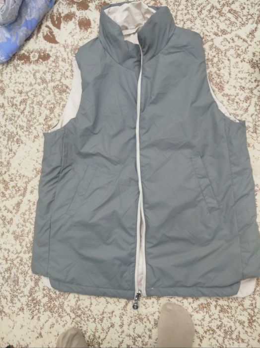 Срочно продаётся тонкая куртка безрукавка