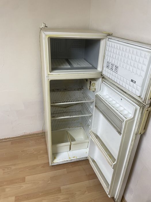 Продавам хладилник FRINKO