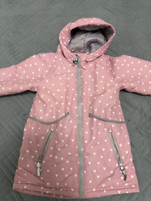 Продам куртку на девочку весна