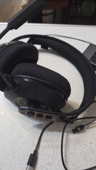 Безжични слушалки Plantronics