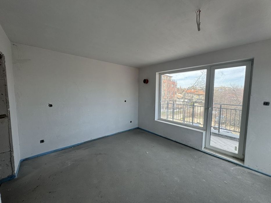 Просторен четиристаен апартамент в ж.к. Карпузица!