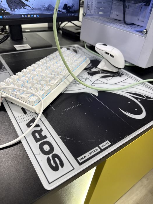 Мышь Logitech G304 + коврик стекло