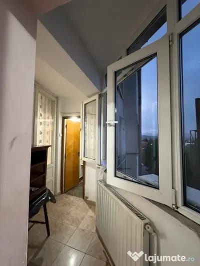 Închiriez apartament