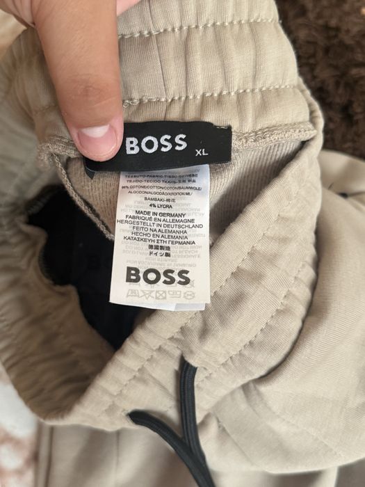 Pantaloni boss pret negociabil