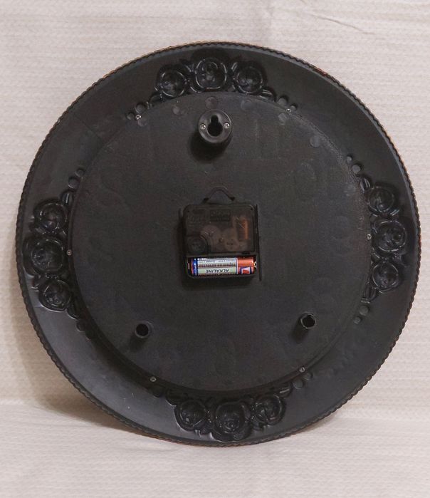 Продам настенные часы.