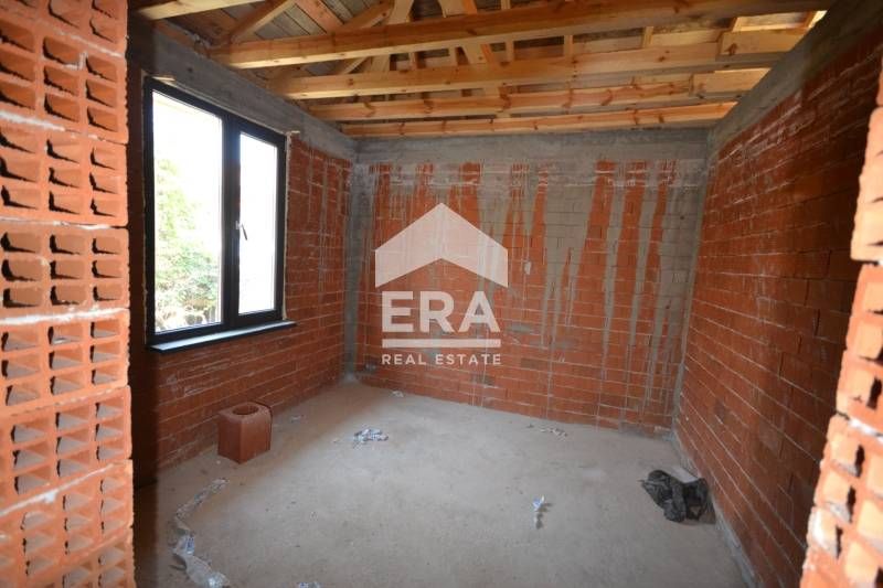 Нова двуетажна къща в кв. Любен Каравелов