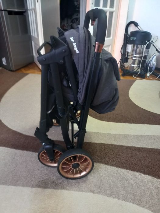 Vând cărucior pentru copii