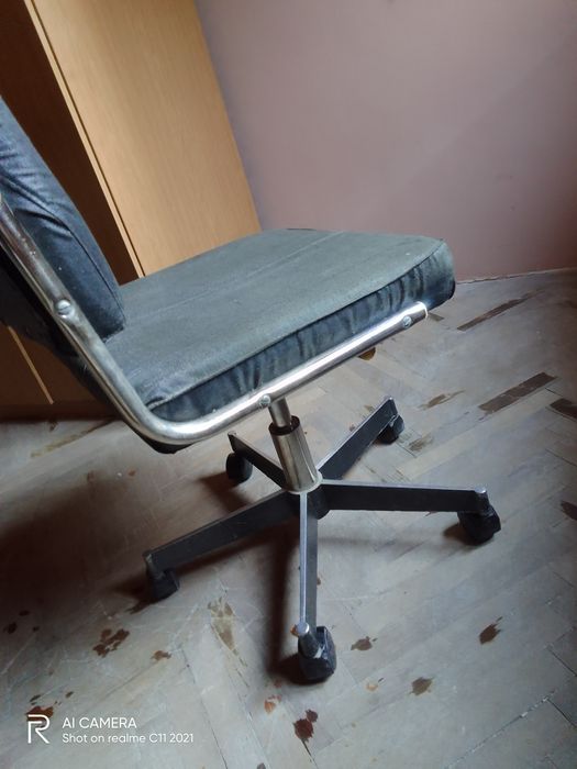 стол за обзавеждане