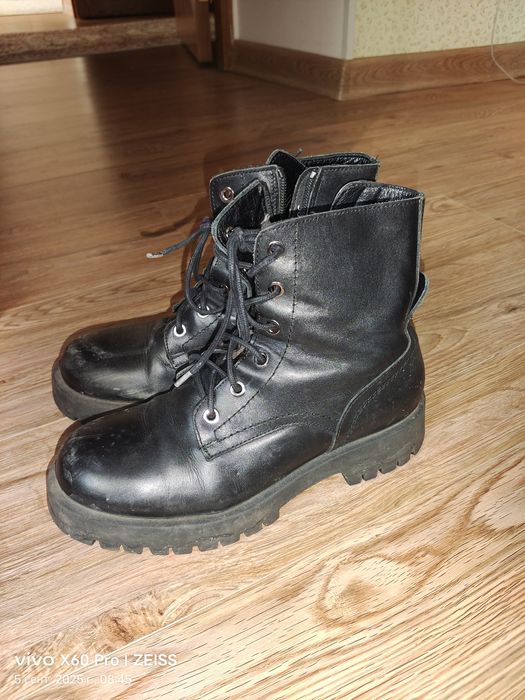Продам зимние ботинки