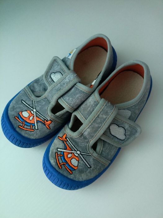 Пантофи за момче в детска ясла/градина