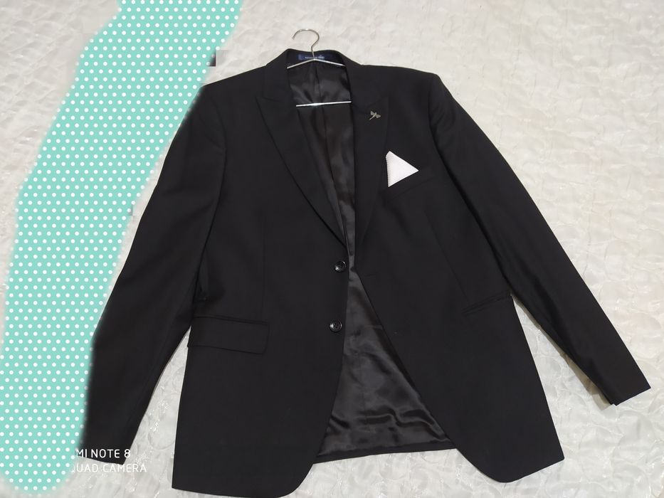 Kostyum wim sotiladi