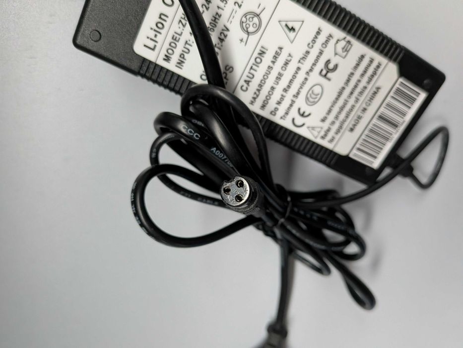 Incarcator Hoverboard / trotineta 42v 2a mufa GX12 3pini 8mm