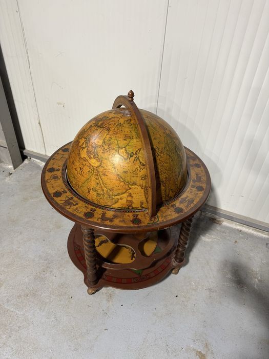 Bar glob pamantesc de dimensiuni mari