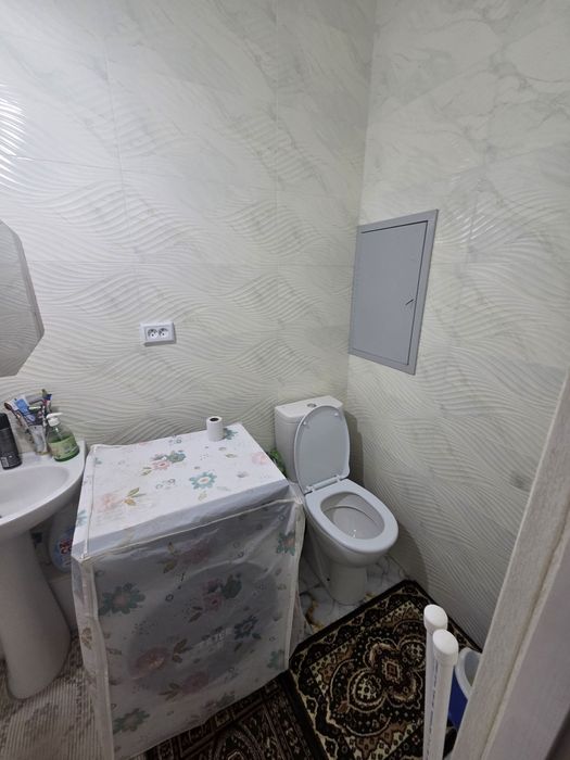 Uy sotiladi 
10 etajkani 5 etaji 
49.kvadrat