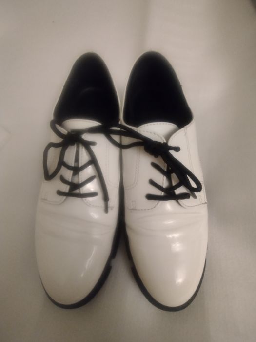 Pantofi damă casual, albi, lac, nr. 39 + Cadou denim negru M