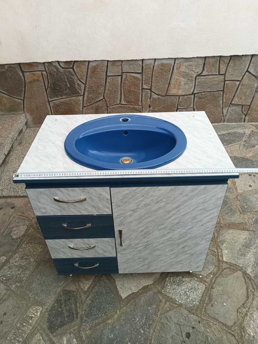 Шкаф за баня с мивка