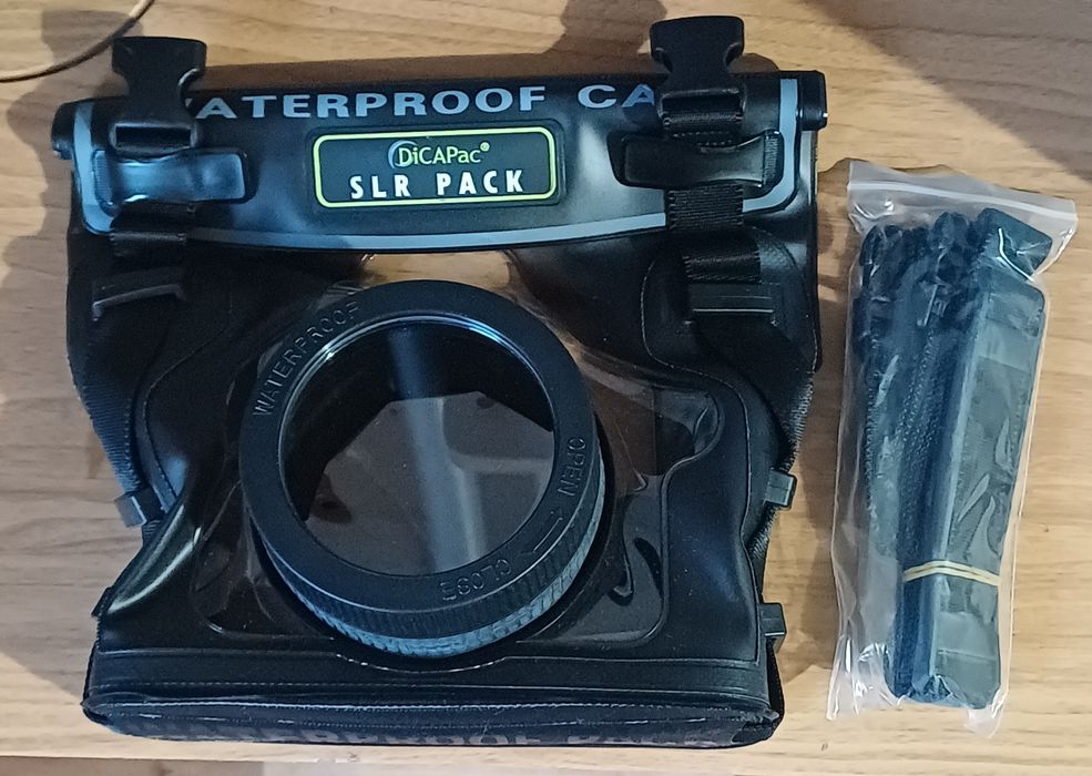 Водонепроницаемый чехол для цифровых фотокамер DiCAPac WP-S10 (аквабок