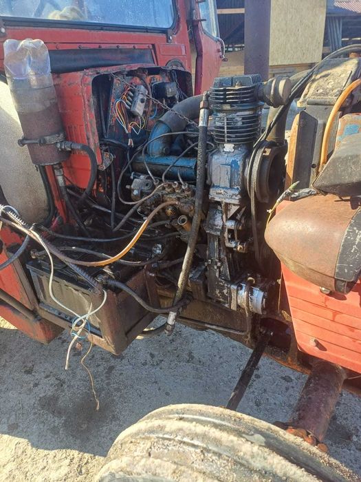 Tractor Universal U445