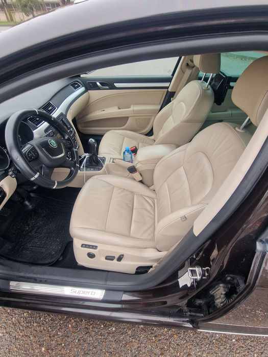 Vind skoda superb 2012 GREEN  Line