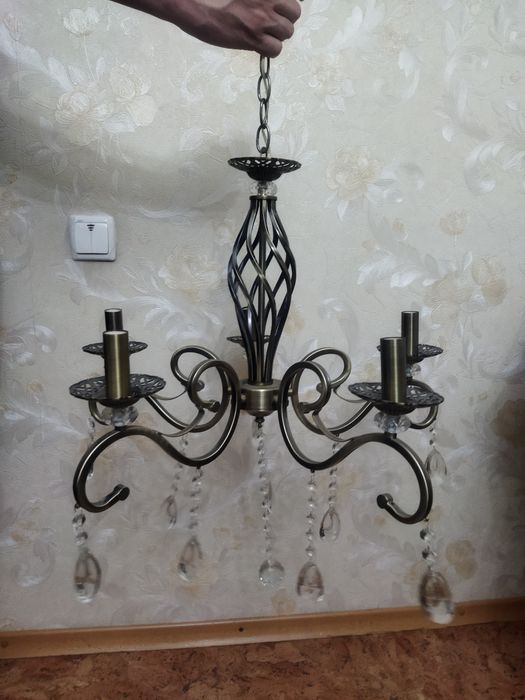 Продается люстра