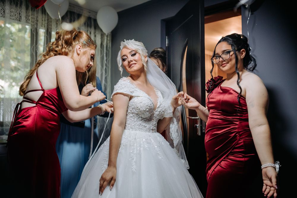 Vand rochie mireasa!