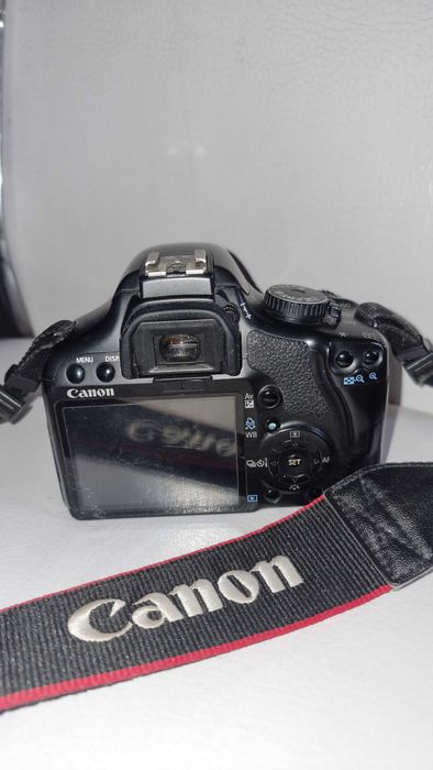 Фотоапарат Canon EOS 450D с три батерии