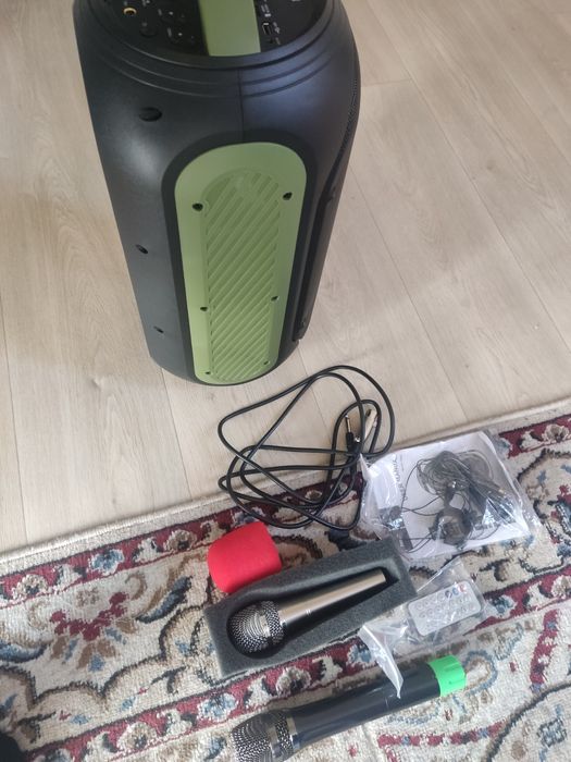 Продам музыкальную колонку с микрофонами