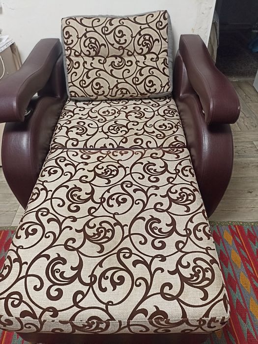 Продам диван с креслом