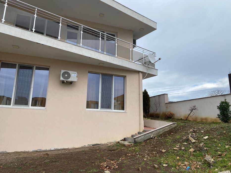 Голяма къща близо до морето, Слънчев бряг