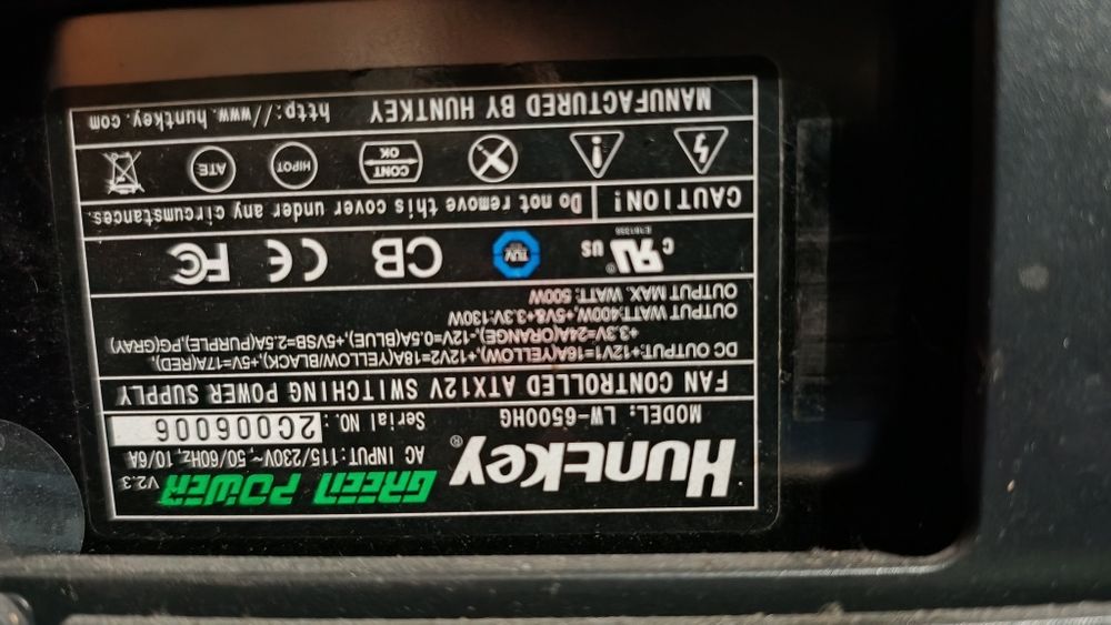 Компьютер с монитором, мышкой и клавиатурой.