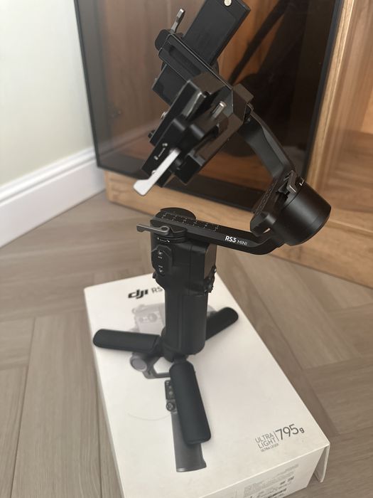 продается стабилизатор  DJI RS 3 mini