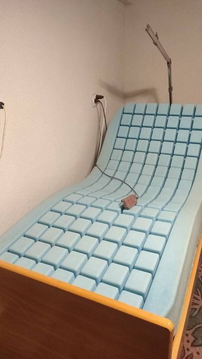 Електрическо болнично легло,надуваем декубитален дюшек с помпа .