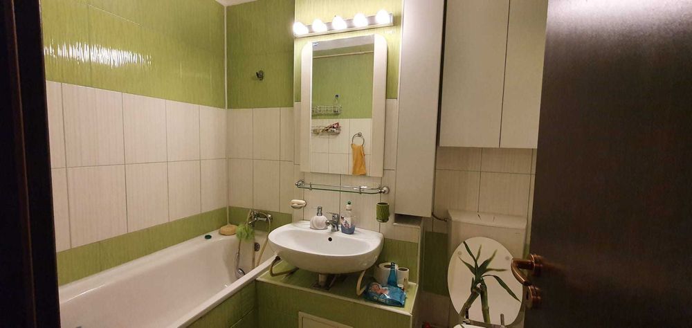 Inchiriez apartament zona nord,Cameliei