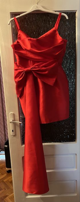 Vand rochie de tafta rosie marimea 42