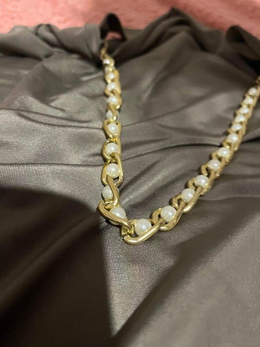 Ефектна рокля с гол гръб