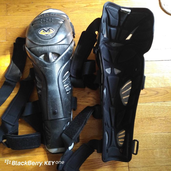 Оригинални наколенки за мотор Madhead