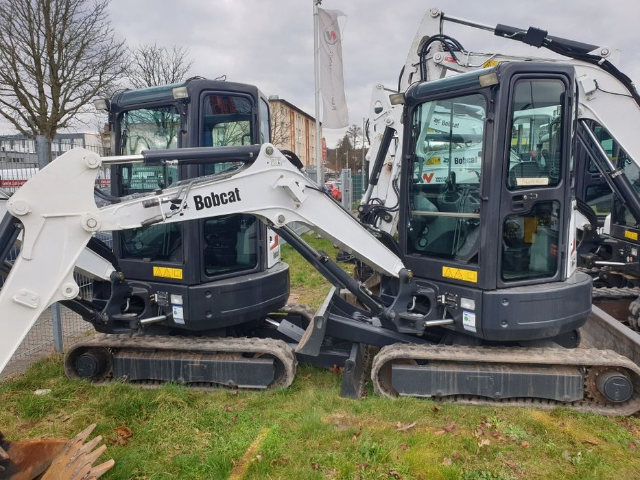 Inchiriez miniexcavator bobcat cu picon