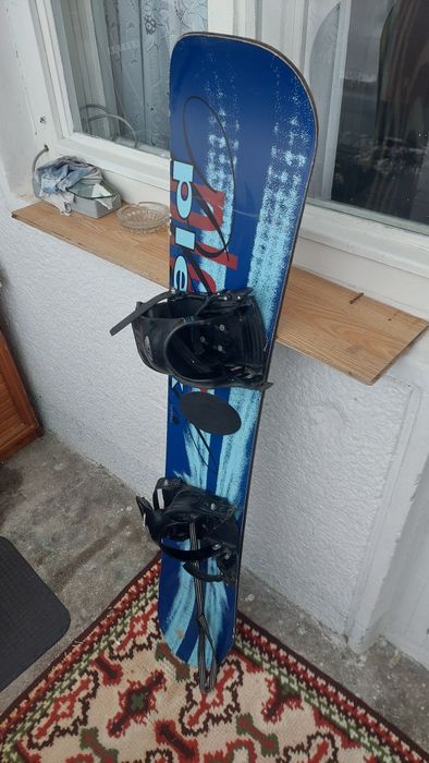 Vând placă Snowboard din imagine