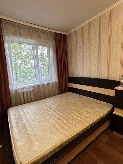 Продаю двухспальный кровать с тумбочкой