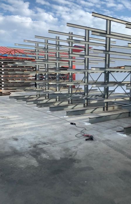 Rafturi metalice cantilever