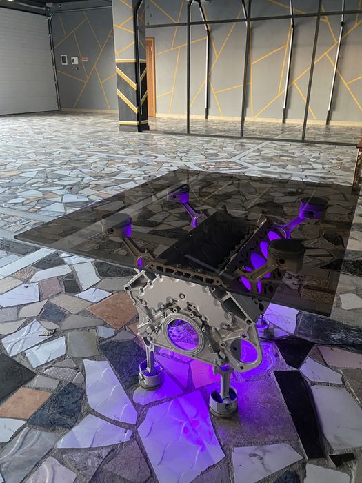 Столик из блока BMW v8