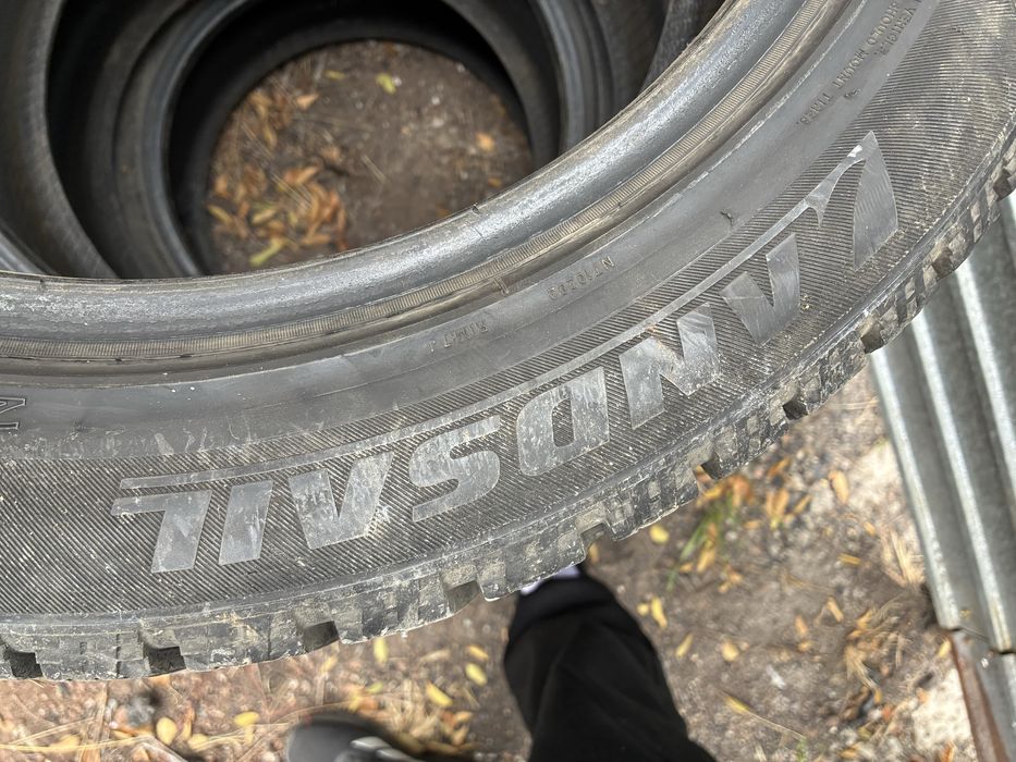 Продам шины 215/55R17 зима