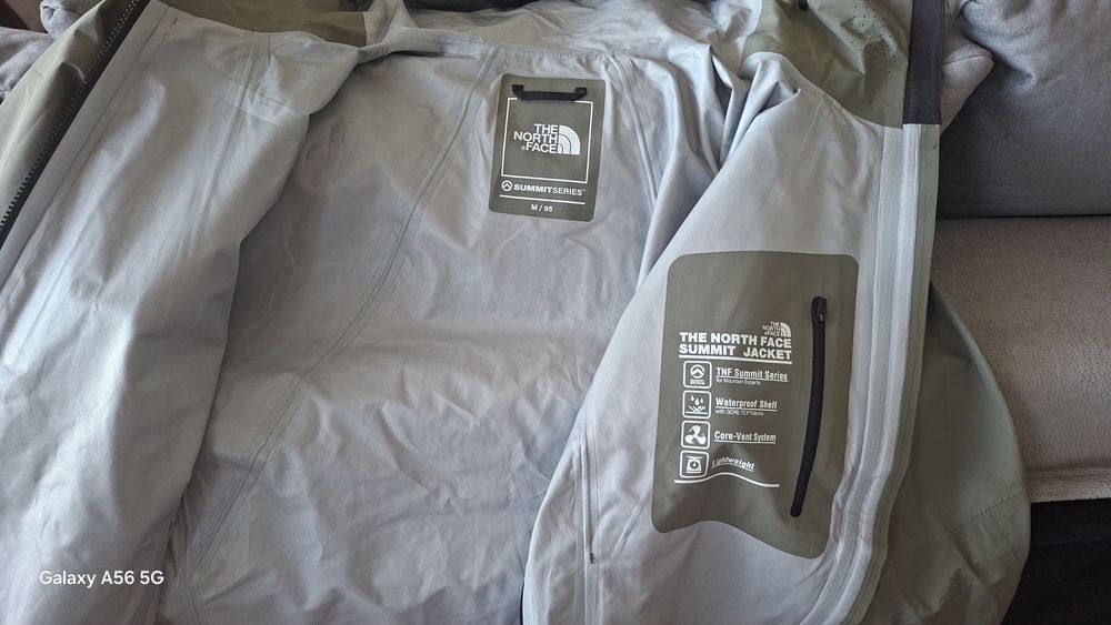 Geaca The North Face Summit Series.