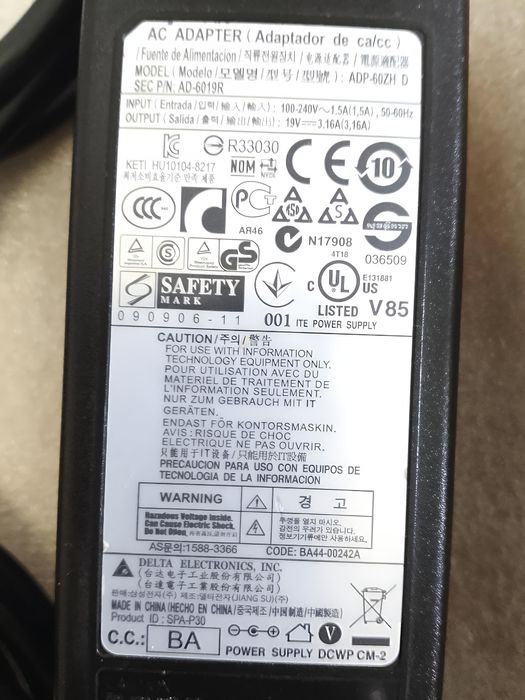 Зарядное устройства для ноутбука 19V - 3.16A.