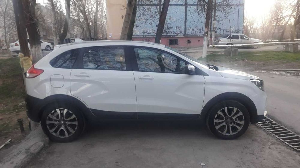 LADA XRAY CROSS srochno sotiladi