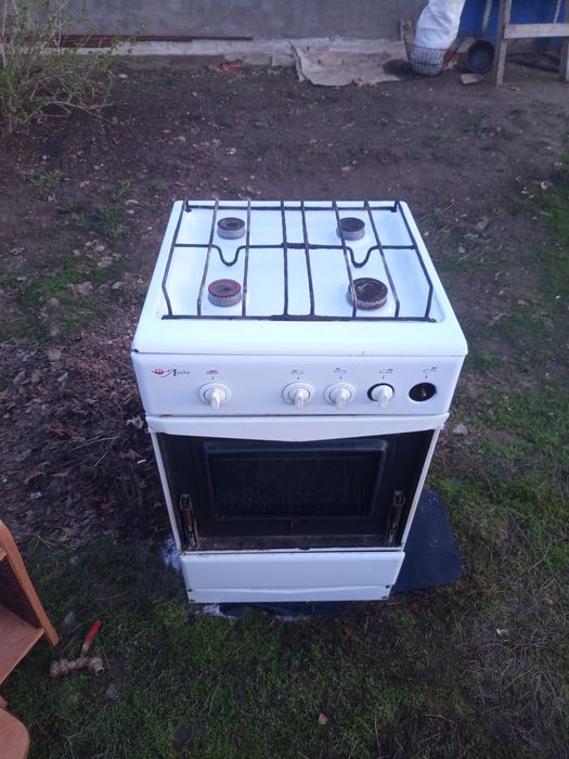 Продам газ плиту б.у