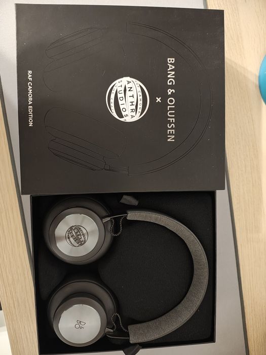 Casti Bang & Olufsen Beoplay H4 RAF Camora x Anthra Studios
