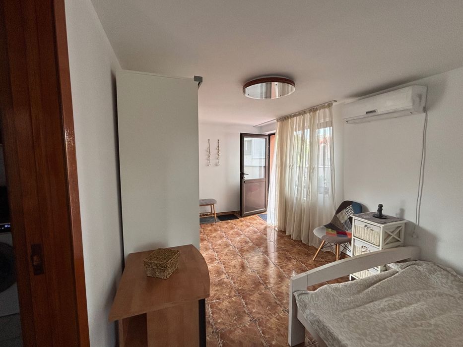 Inchiriere garsoniera zona Decebal la curte