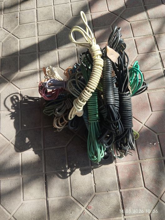 Провода с вилками и без