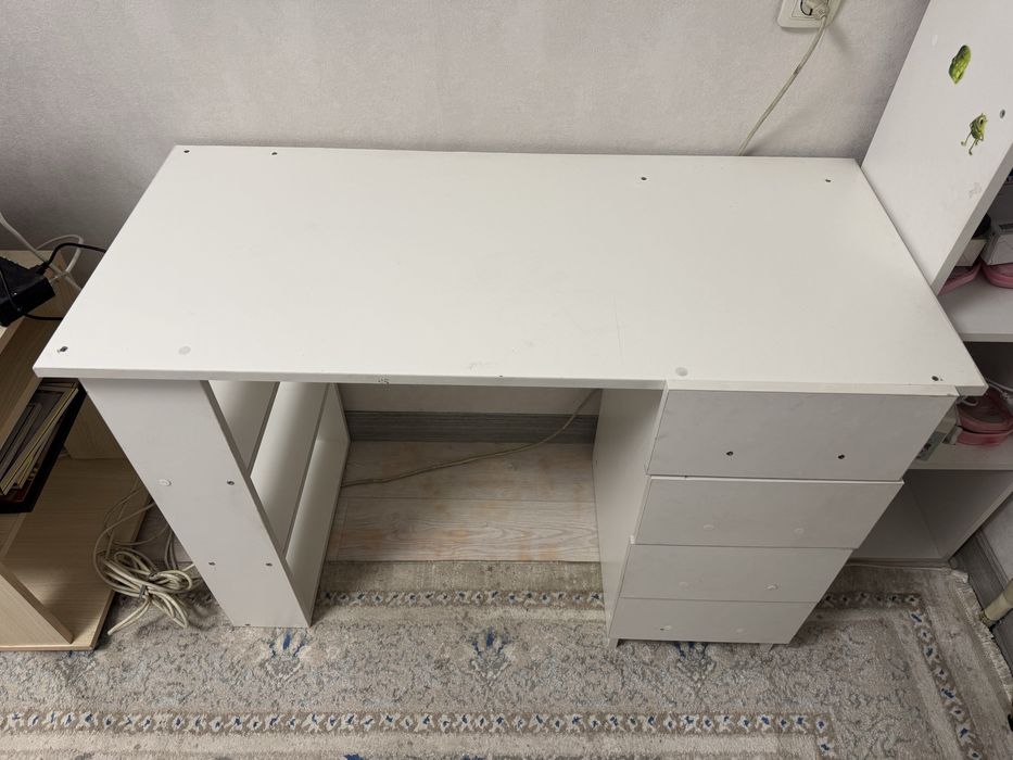 Продам стол со стеллажом